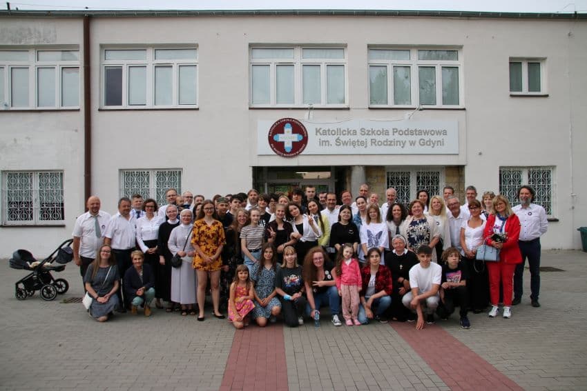 Uczniowie podczas zajęć w klasie